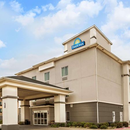 Days Inn & Suites By Wyndham Mineral Wells מראה חיצוני תמונה