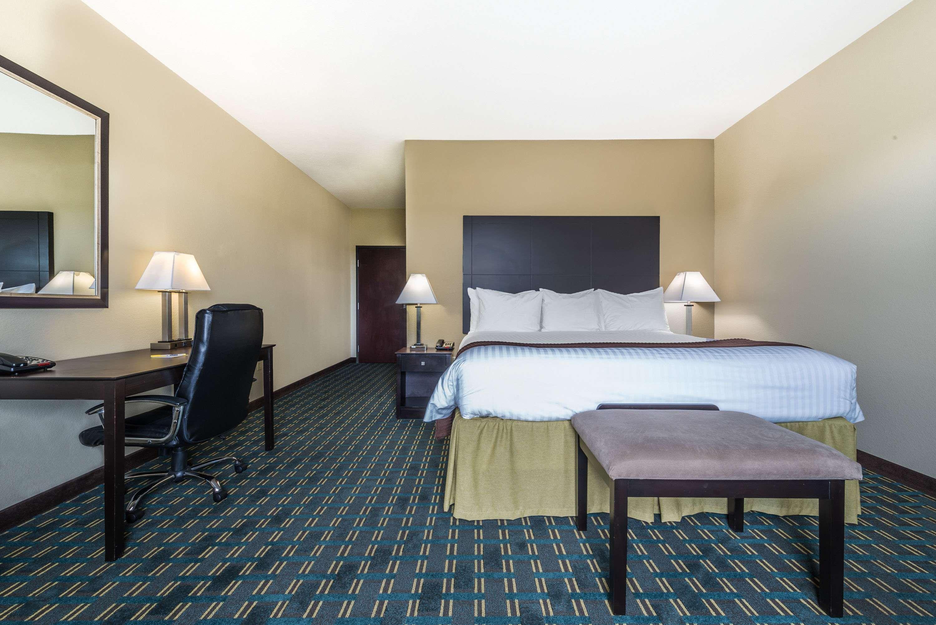 Days Inn & Suites By Wyndham Mineral Wells מראה חיצוני תמונה
