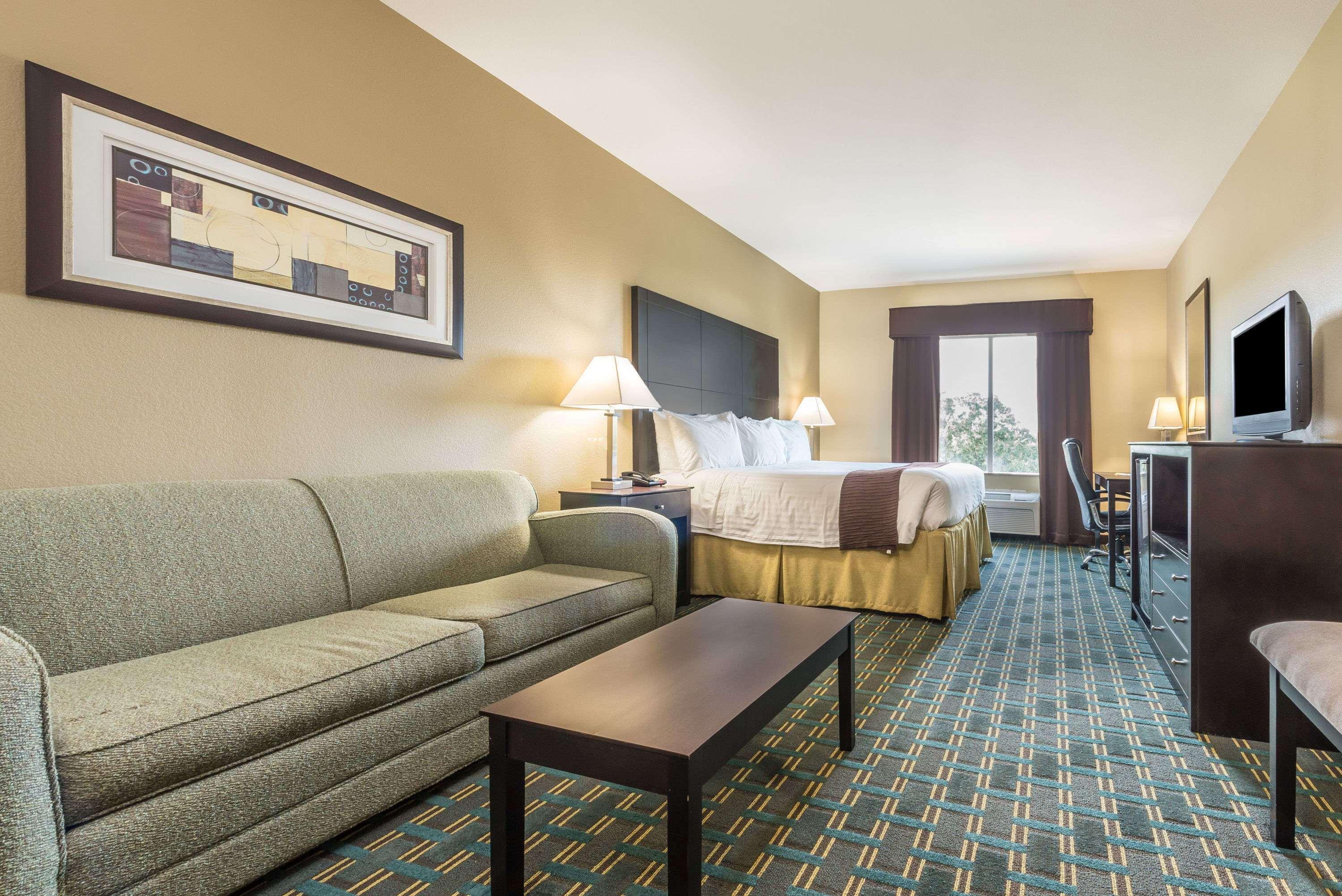 Days Inn & Suites By Wyndham Mineral Wells מראה חיצוני תמונה