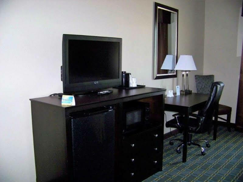 Days Inn & Suites By Wyndham Mineral Wells מראה חיצוני תמונה