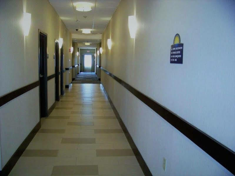 Days Inn & Suites By Wyndham Mineral Wells מראה חיצוני תמונה