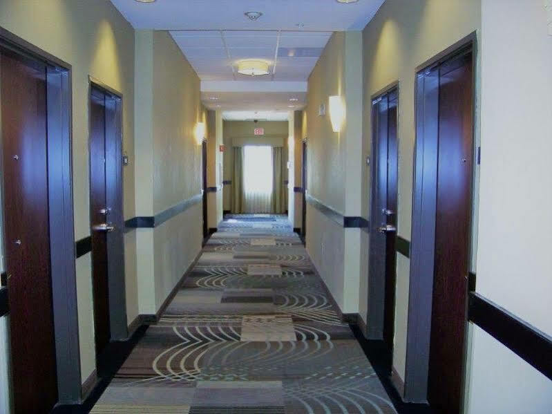 Days Inn & Suites By Wyndham Mineral Wells מראה חיצוני תמונה